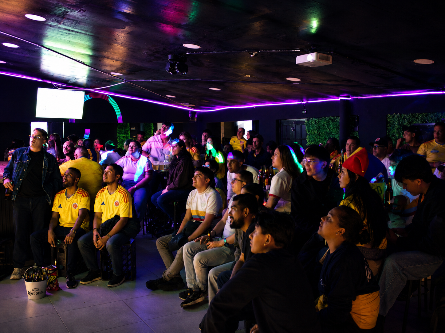 Interior moderno de Gran&Chelas Club